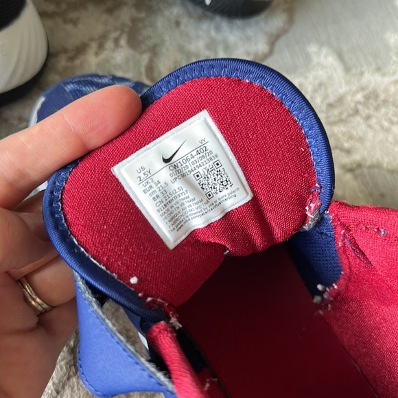 3 pairs of sneakers - Picture 13 of 14